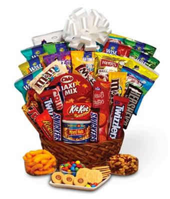 Snack Gifts on Super Sweet Snack Gift Basket   Itsflowers Com